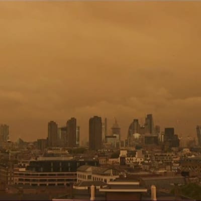 Uutisvideot: Ophelia-myrsky värjäsi Lontoon taivaan punertavaksi