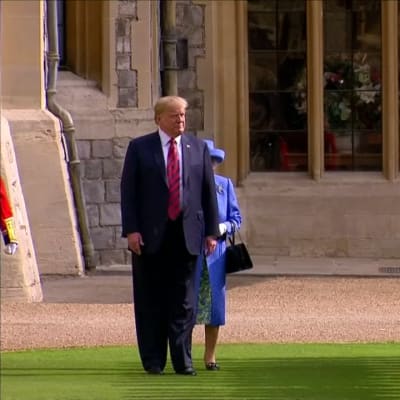 Donald Trump tapasi kuningatar Elisabetin
