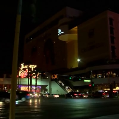 Las Vegas Strip pimennettiin joukkomurhan uhrien muistoksi