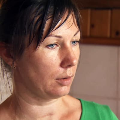 Stacey Dooleyn haastattelema perheväkivallan uhri Svetlana