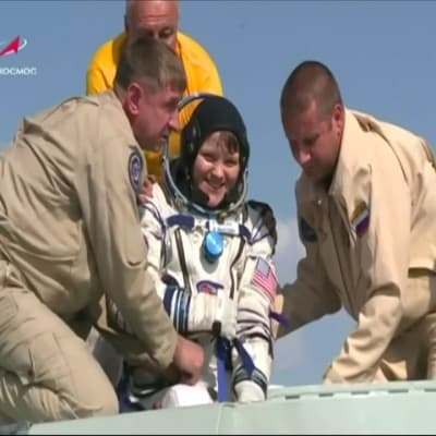 Astronautit laskeutuivat maan kamaralle puolen vuoden komennuksen jälkeen