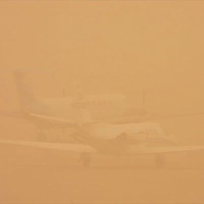 Hiekkamyrsky sulki lentokenttiä Kanarialla