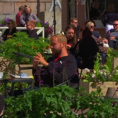 Millainen meininki on Senaatintorin jättiterassilla?