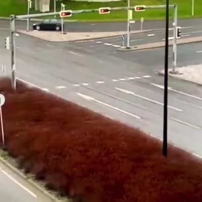 Poliisin jakama video näyttää rajun kolarin Turussa