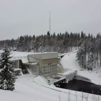 Myllykosken vesivoimalaitos Kuusamon Kuusinkijoessa.