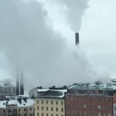 Hanasaaren voimalasta kuului pamaus ja laitoksesta leviää höyryä Helsingin kattojen ylle