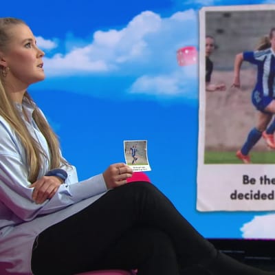 Jalkapalloilija Amanda Rantanen kertoo tärkeästä valokuvasta, joka on aina mukana pelireissuilla