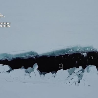 Venäjän sukellusveneet nousivat pintaan arktisella alueella