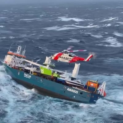 Ajelehtivan rahtialuksen pelätään uppoavan Norjanmerellä