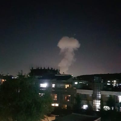 Rök från bilbomb i Kabul utanför försvarsministerns bostad