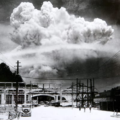 Arkistokuva ydinpommin räjähdyksestä Japanin Nagasakissa 9. elokuuta 1945.