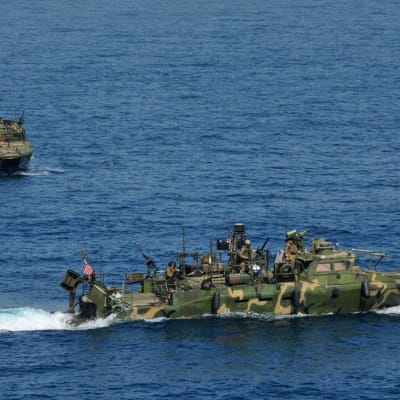 Riverine-komentoveneet harjoittelivat ilmatukioperaatiota Arabianmerellä 12. kesäkuuta 2012. 