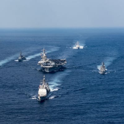 Yhdysvaltain laivastoa Japanin merellä.