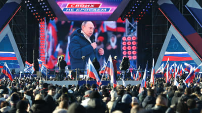 Putin håller tal på moskvastadion.