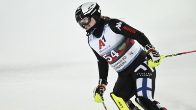 Rosa Pohjolainen under en tävling i världscupen. 