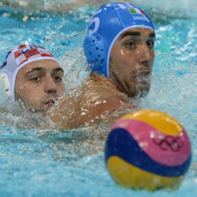 Vesipallon olympiafinaali kuvassa