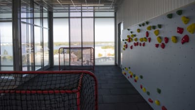 Lasten psykiatrisen osaston ulkoilualue Vaasan keskussairaalan H-talossa.
