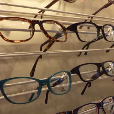 Ögonläkarbristen skapar kö för glasögon