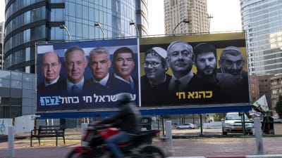 Valaffischer för partierna Likud och Blåvitt i Israel