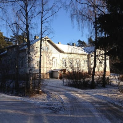 Lohjansaaren koulu på Lojoön.