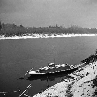Kai Donners båt. Ket-floden 1912. Foto: Kai Donner, Museiverket.