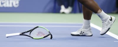 Söndrig tennisracket.