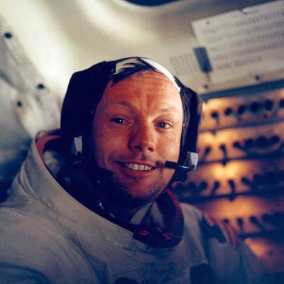 Neil Armstrong kuumoduulissa Apollo 11 -lennolla.