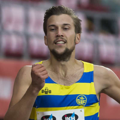 Filiph Johansson springer 400 meter i Tammerfors 2020.