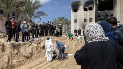 I söndags grävdes det upp kroppar ur en av massgravarna vid Nassersjukhuset i Khan Yunis. 