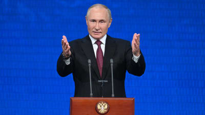 Rysslands president Vladimir Putin håller tal