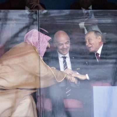 Mohammed bin Salman, Gianni Infantino och Vladimir Putin under VM 2018.