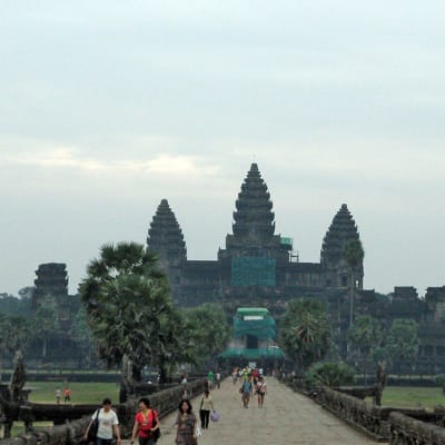 1100-luvulla rakennettu Angkor Wat.