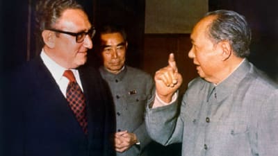 Henry Kissinger möter Mao Zedong.