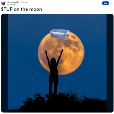 en meme på en person som kastar sin tupperware förhållare upp mot månen. 