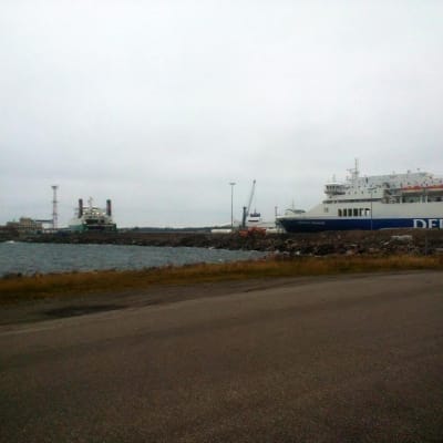 Arbeten i Västra hamnen i Hangö.