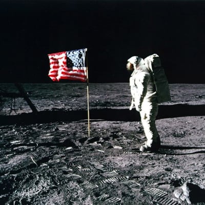 Apollo 11 astronautti Edwin 'Buzz' Aldrin kuunpinnalla vuonna 1969.