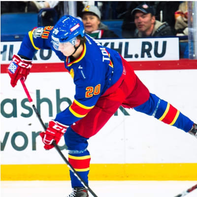 Miro Heiskanen och Eeli Tolvanen skjuter.