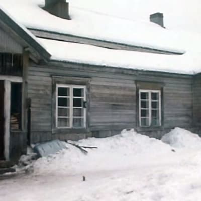 En bild på ett gammalt hus