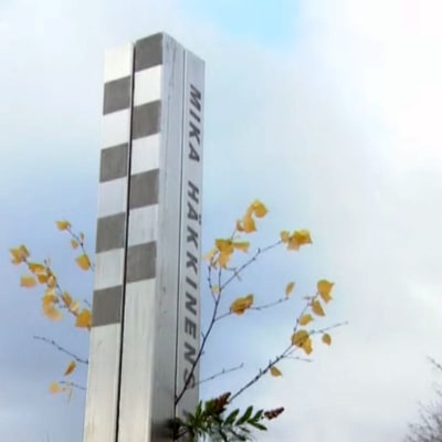 En bild på Mika Häkkinens monument
