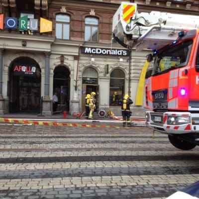Mannerheimvägen avstängd efter brand i Forum.