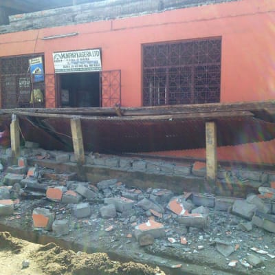 Maanjäristyksen romahduttamia rakennuksia Bukobassa, Tansaniassa lauantaina.