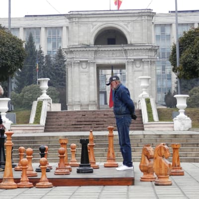 Shakinpelaajia Chisinaun keskustassa Moldova