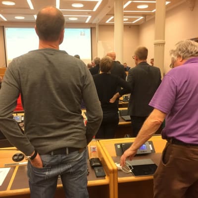 Äänestystilanne valtuustonkokouksessa