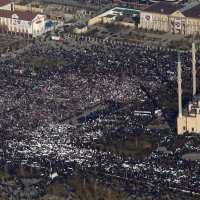 Bild tagen från luften på en massdemonstration i Groznyj, mot muhammedkarikatyrer i tidningen Charlie Hebdo
