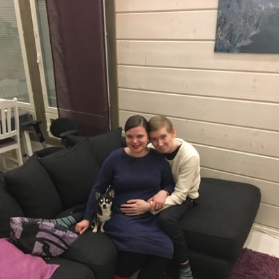 SuomiLOVEn 1. kaudella tutuiksi tulleet Katri ja Erno odottavat ensimmäistä lastaan.