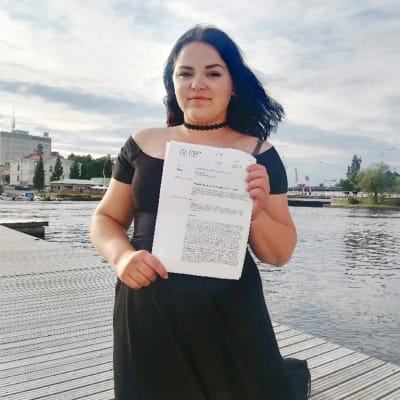 Iida Hämäläinen sai tänään hallinto-oikeuden päätöksen, jonka mukaan hänellä on oikeus tehdä ylioppilaskoe tietokoneen sijaan paperilla.