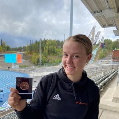 Saimi Lupala med bronsmedaljen.