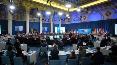 Mötessalen med Natoländernas utrikesministrar i Bukarest 
