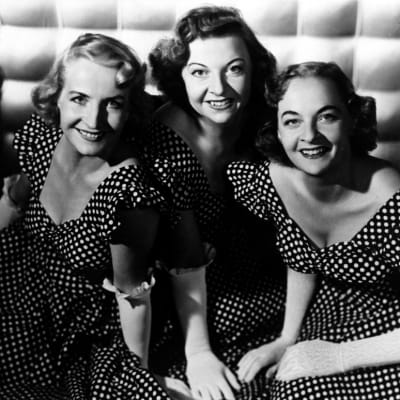Lauluyhtye Harmony Sisters. Vera Ehnroth, Maire Ojonen ja Raija Avellan.