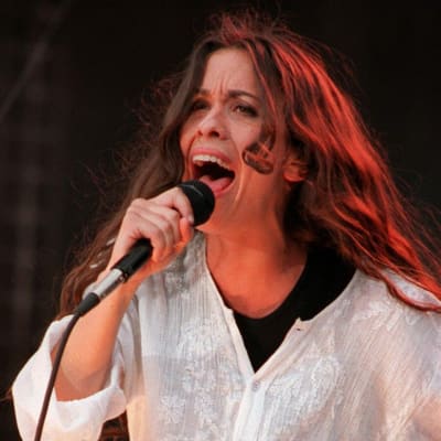 Alanis Morrissette kuvattuna esiintyessään Masters of Music -konsertissa Hyde Parkissa heinäkuussa 2014.